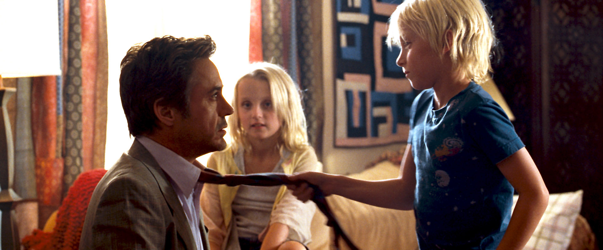 Still of Robert Downey Jr., Jakob Ulrich and Naiia Ulrich in Vingiuotas kelias namo (2010)