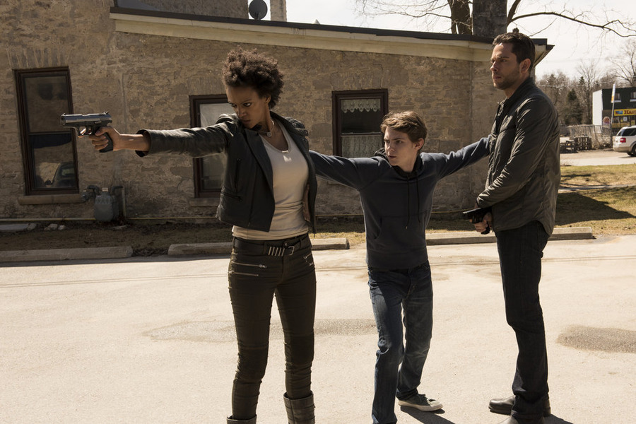 Judith Shekoni, Zachary Levi and Robbie Kay in Heroes Reborn (2015)