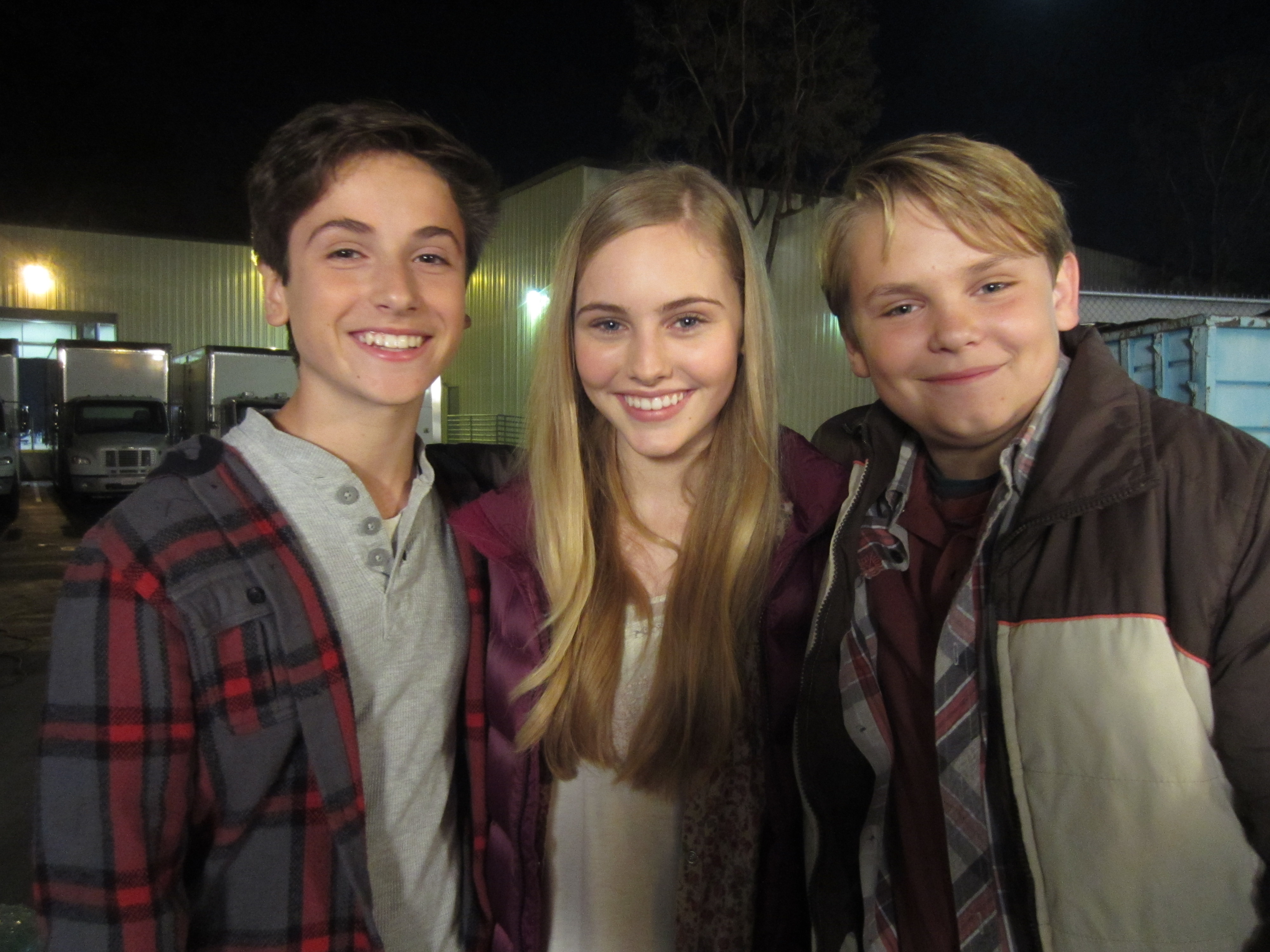 Teo Halm, Ella Wahlestedt and Reese Hartwig on set ECHO