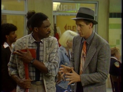 Still of Harry Anderson and Charles Robinson in Night Court (1984)