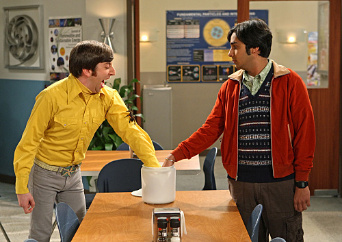 Still of Simon Helberg and Kunal Nayyar in Didziojo sprogimo teorija (2007)