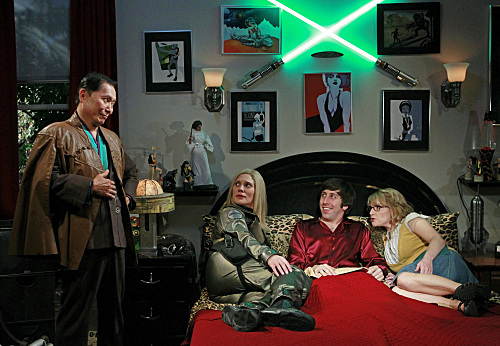 Still of George Takei, Simon Helberg, Katee Sackhoff and Melissa Rauch in Didziojo sprogimo teorija (2007)