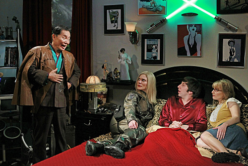 Still of George Takei, Simon Helberg, Katee Sackhoff and Melissa Rauch in Didziojo sprogimo teorija (2007)