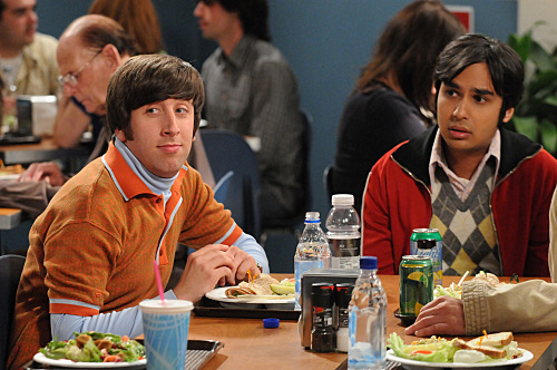 Still of Simon Helberg and Kunal Nayyar in Didziojo sprogimo teorija (2007)