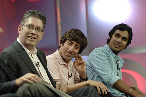 Still of Simon Helberg and Kunal Nayyar in Didziojo sprogimo teorija (2007)