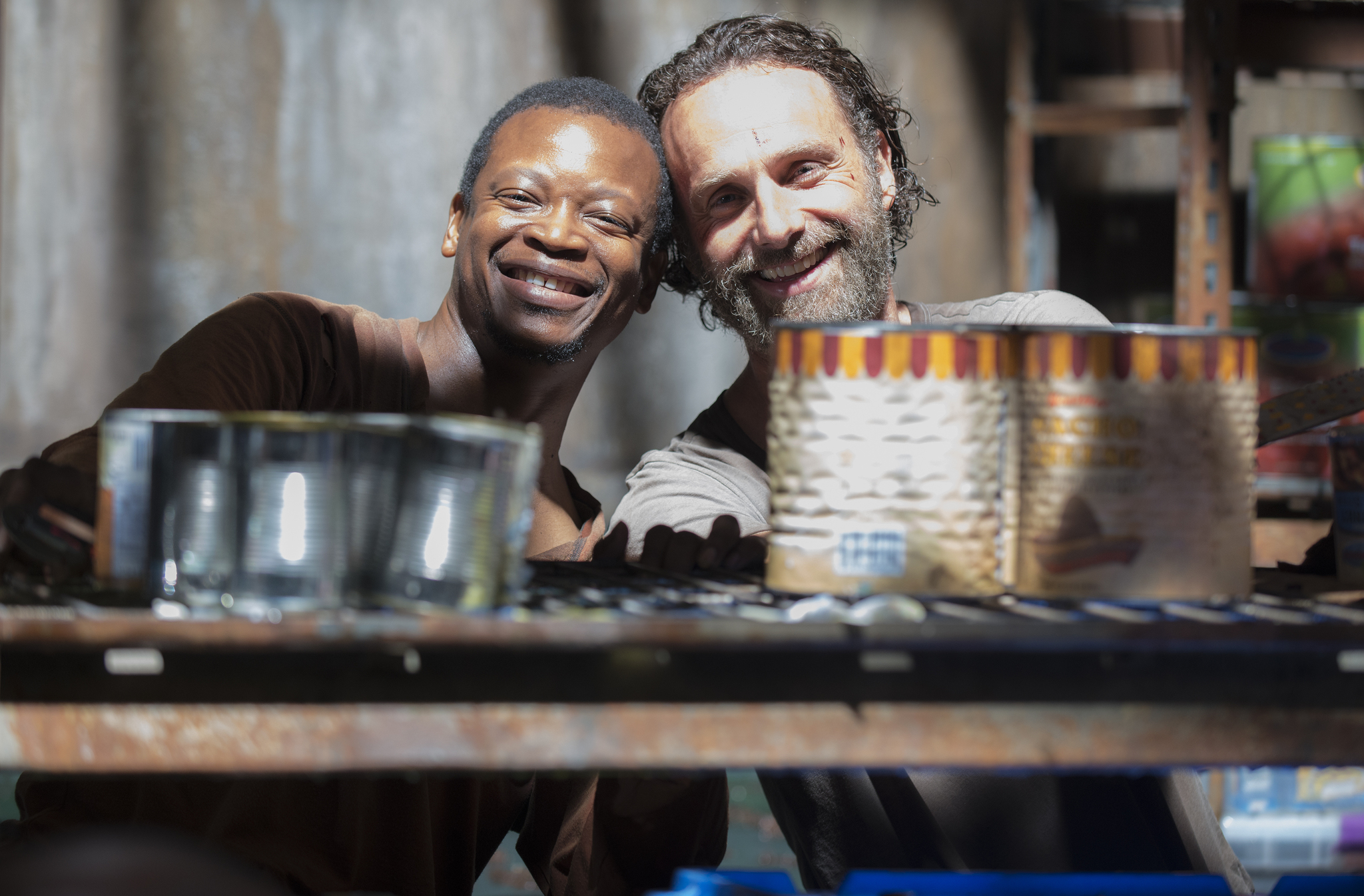 Still of Lawrence Gilliard Jr. and Andrew Lincoln in Vaiksciojantys negyveliai (2010)