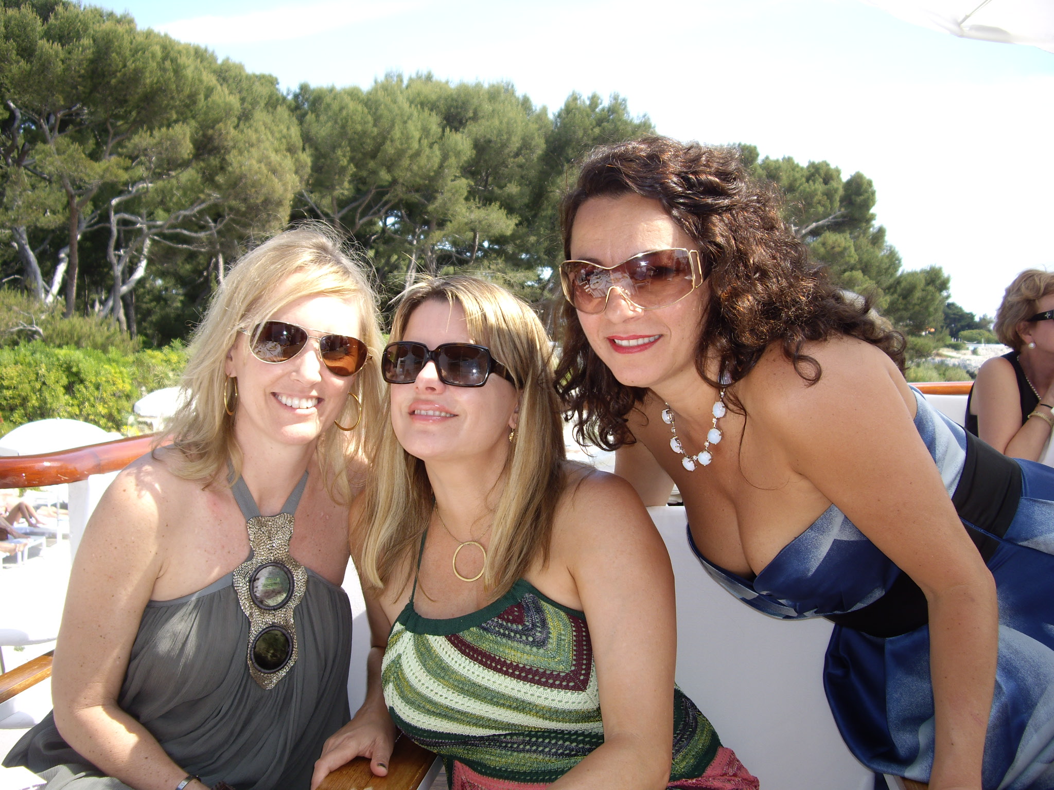 Gina Greblo with Heidi Jo Markel and Selma Fonseca at Eden Roc, Cannes 2011