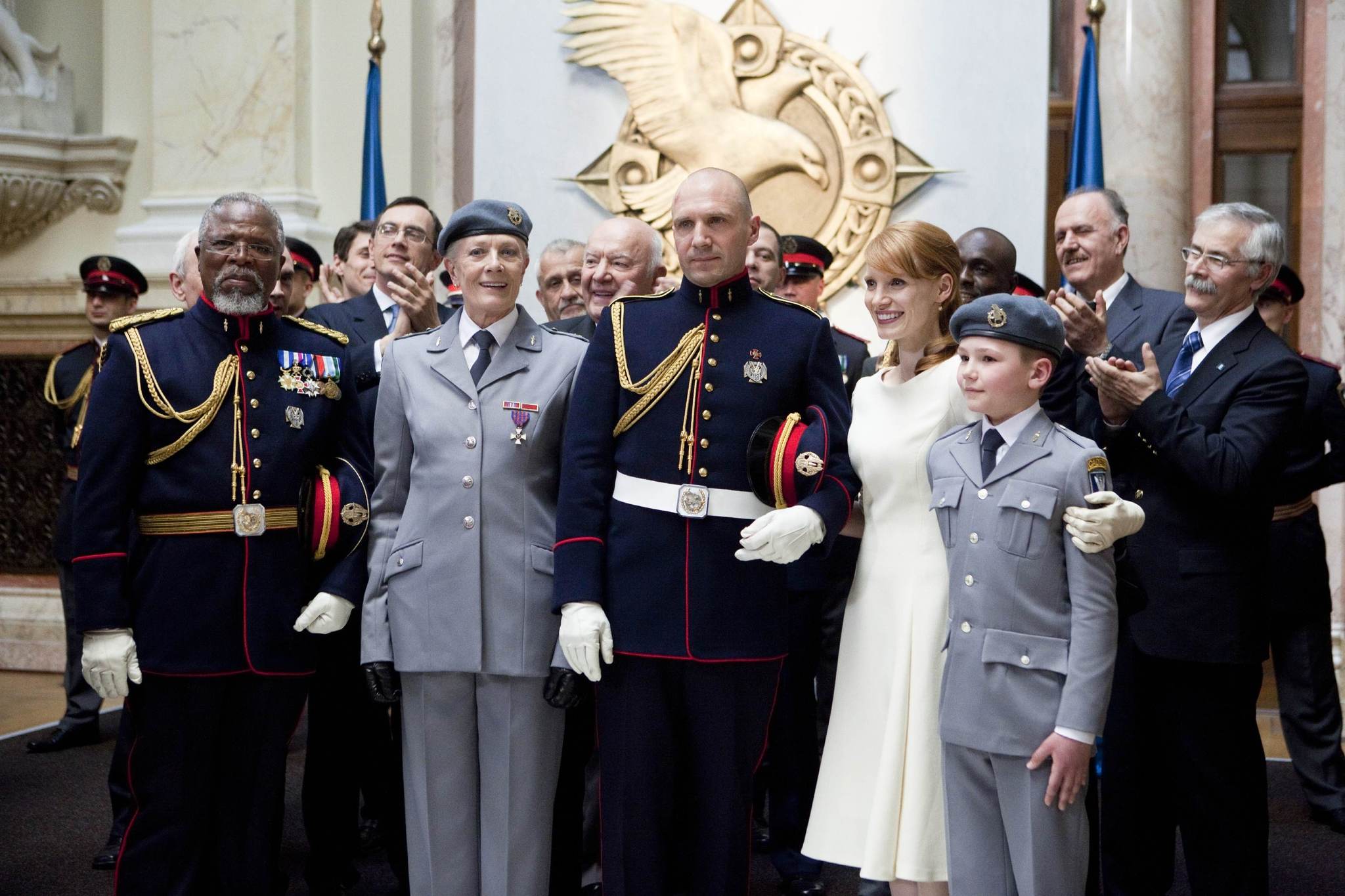 Still of Ralph Fiennes, Vanessa Redgrave, John Kani, Jessica Chastain and Harry Fenn in Koriolanas (2011)