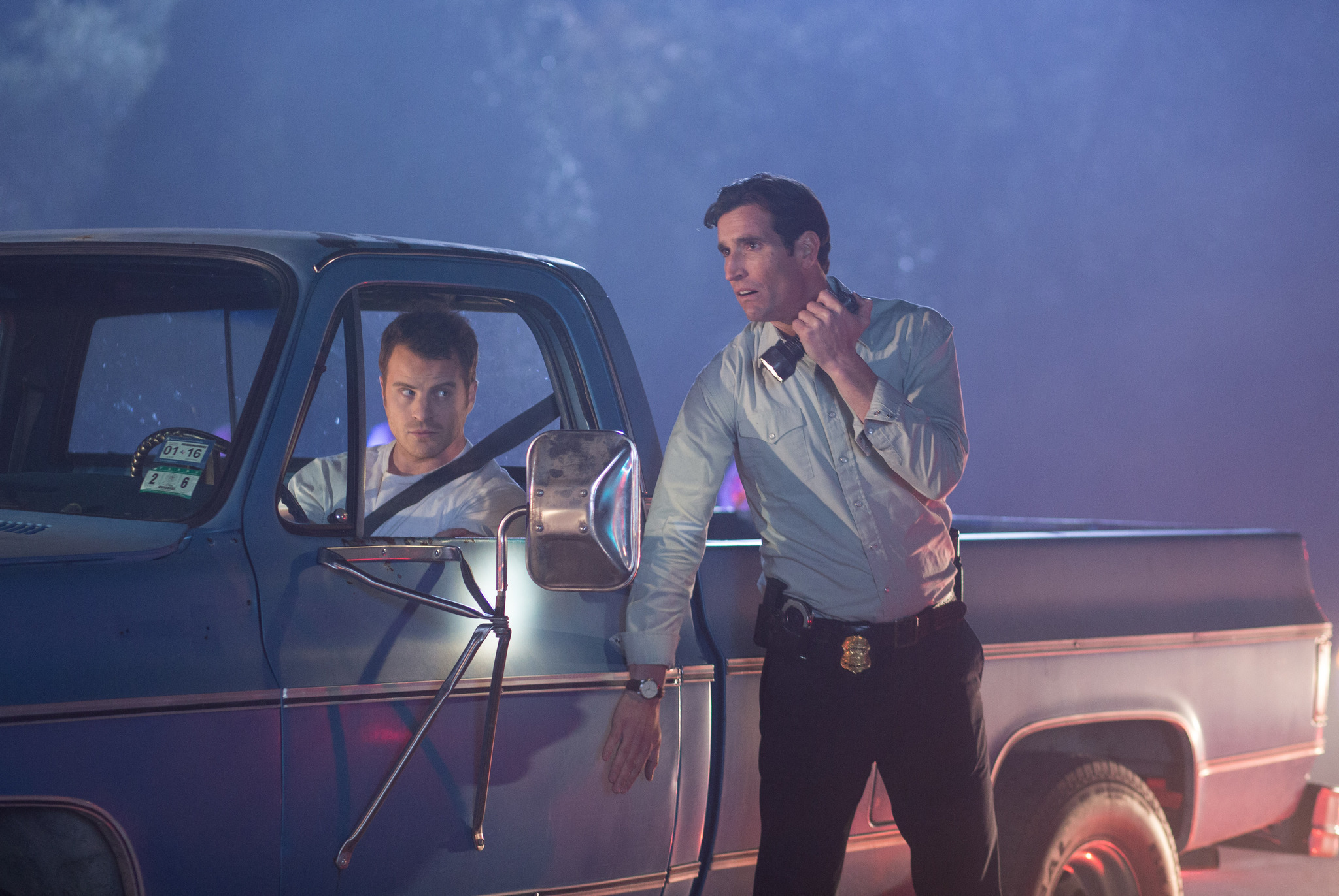 Still of Matthew Del Negro and Robert Kazinsky in Karstos gaudynes (2015)