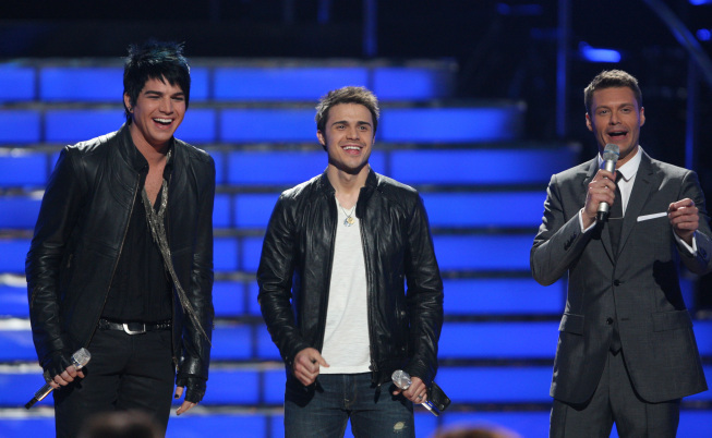 Still of Ryan Seacrest, Adam Lambert and Kris Allen in American Idol: The Search for a Superstar (2002)