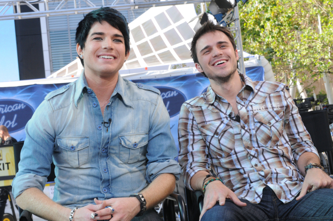 Still of Adam Lambert and Kris Allen in American Idol: The Search for a Superstar (2002)