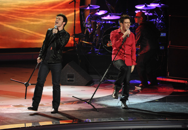 Still of Kris Allen and Danny Gokey in American Idol: The Search for a Superstar (2002)