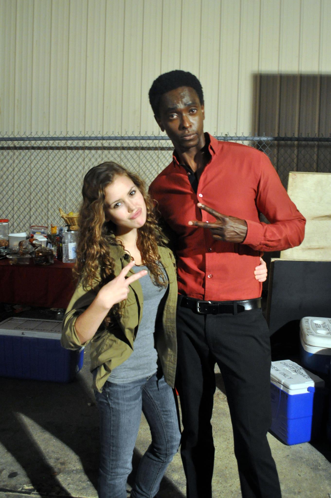 Edi Gathegi on the set og Wild Card with Leah Bateman