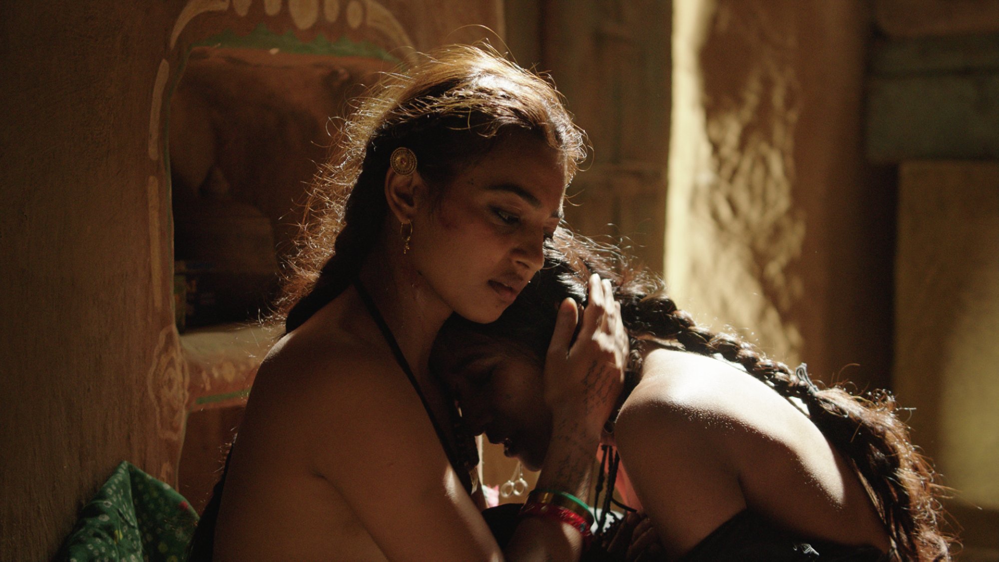 Still of Tannishtha Chatterjee and Radhika Apte in Parched (2015)