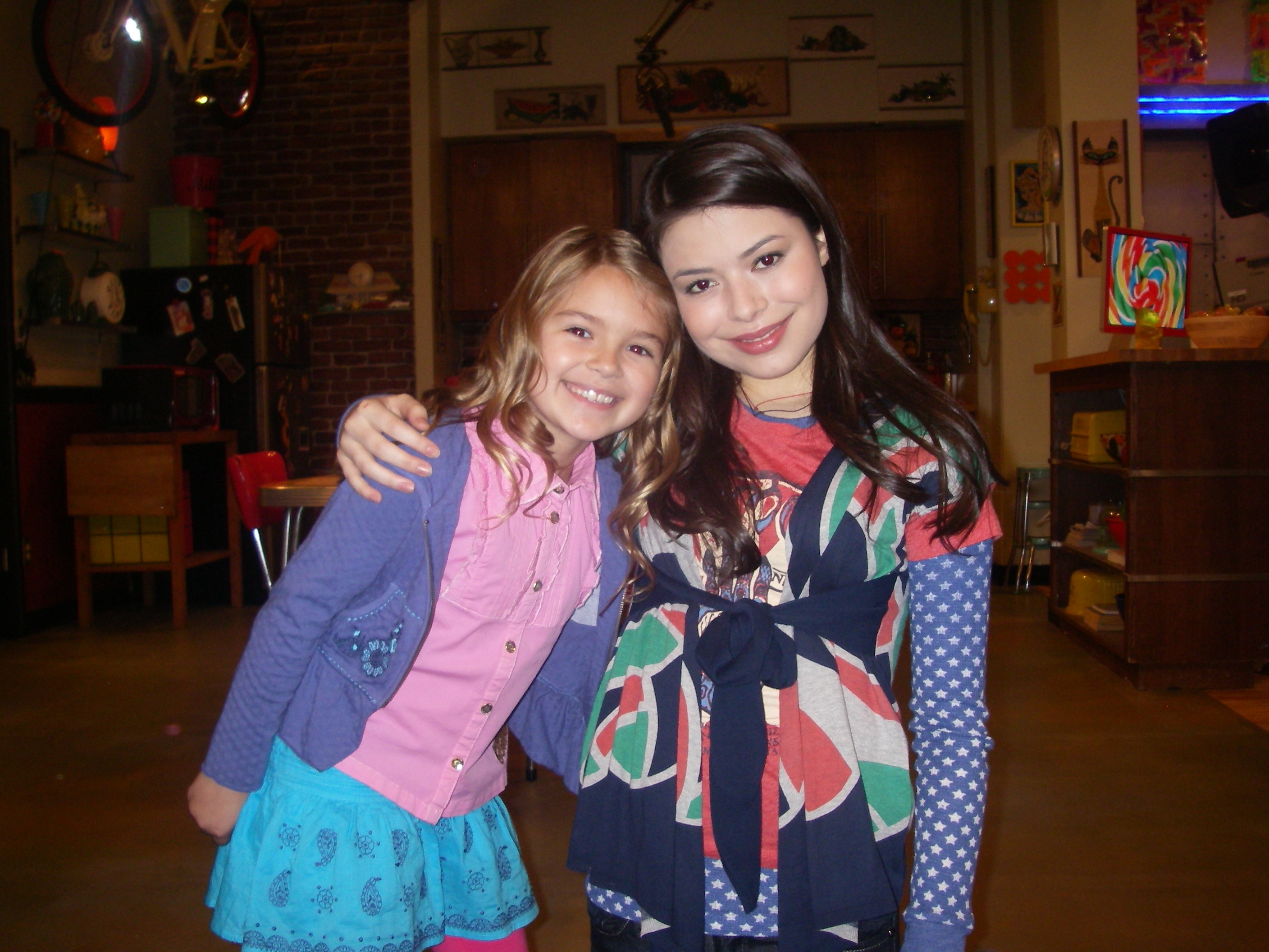 Anna with Miranda Cosgrove on iCarly