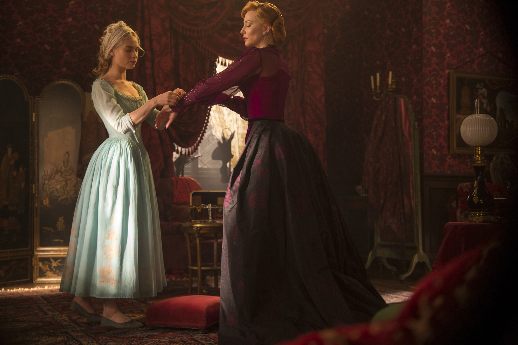 Still of Cate Blanchett and Lily James in Pelene (2015)