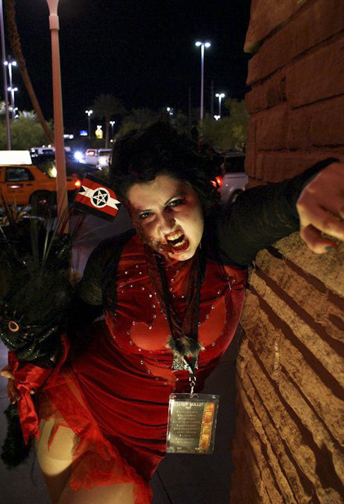 Halloween pose at Fangoria's Trinity of Terrors 2009