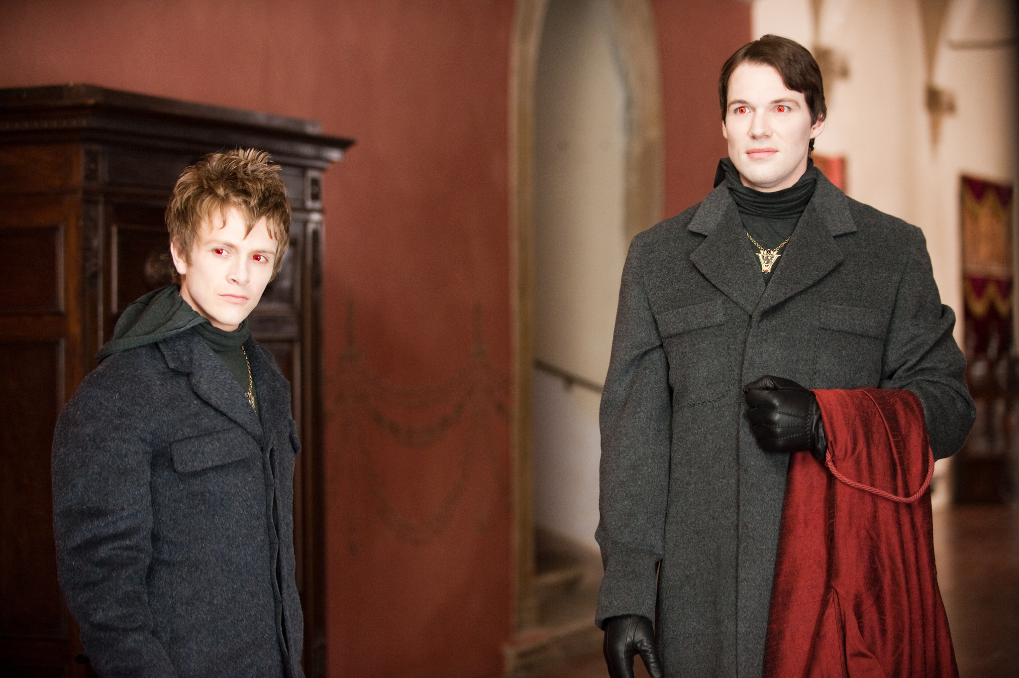 Still of Daniel Cudmore and Charlie Bewley in Jaunatis (2009)