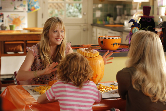 Still of Dakota Johnson, Lucy Punch and Maggie Elizabeth Jones in Ben and Kate (2012)