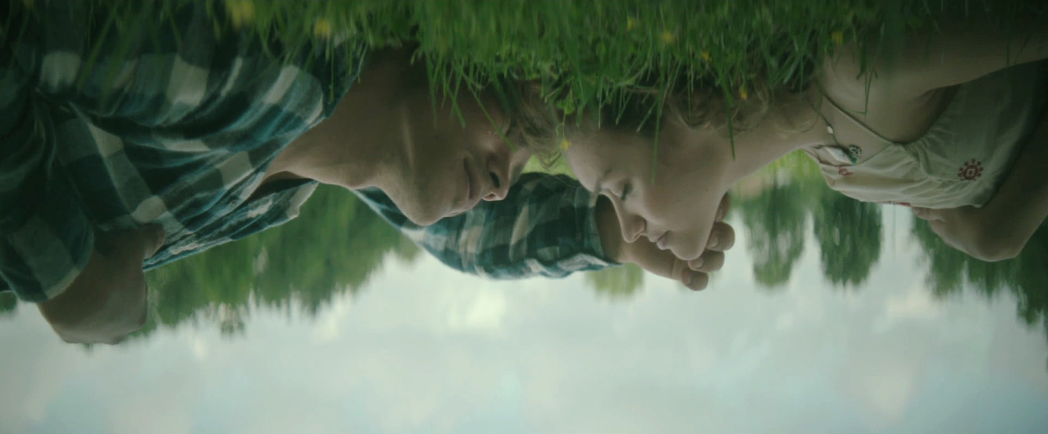 Still of Brenton Thwaites and Olivia Cooke in The Signal (2014)