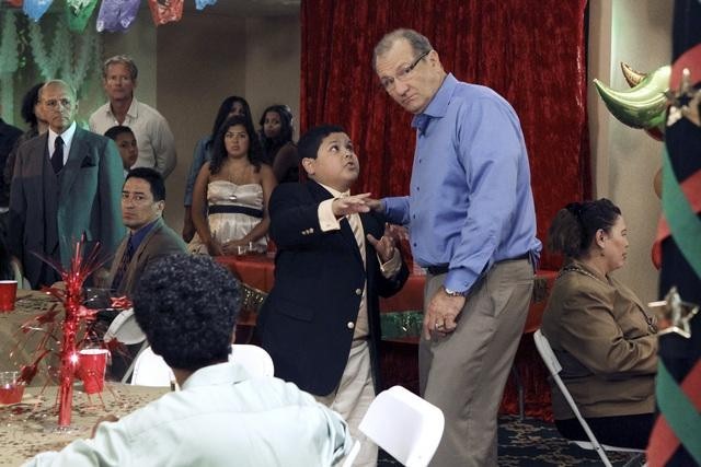 Still of Ed O'Neill and Rico Rodriguez in Moderni seima (2009)