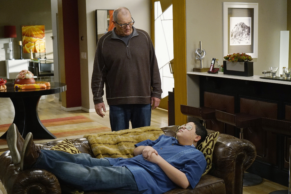 Still of Ed O'Neill and Rico Rodriguez in Moderni seima (2009)