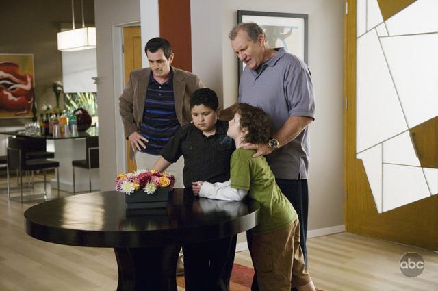 Still of Ty Burrell, Ed O'Neill, Nolan Gould and Rico Rodriguez in Moderni seima (2009)