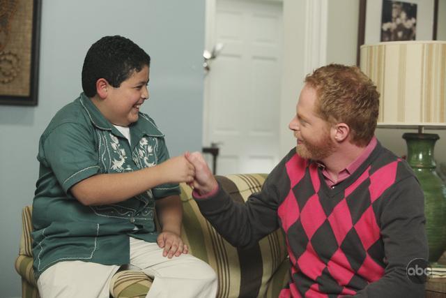 Still of Jesse Tyler Ferguson and Rico Rodriguez in Moderni seima (2009)