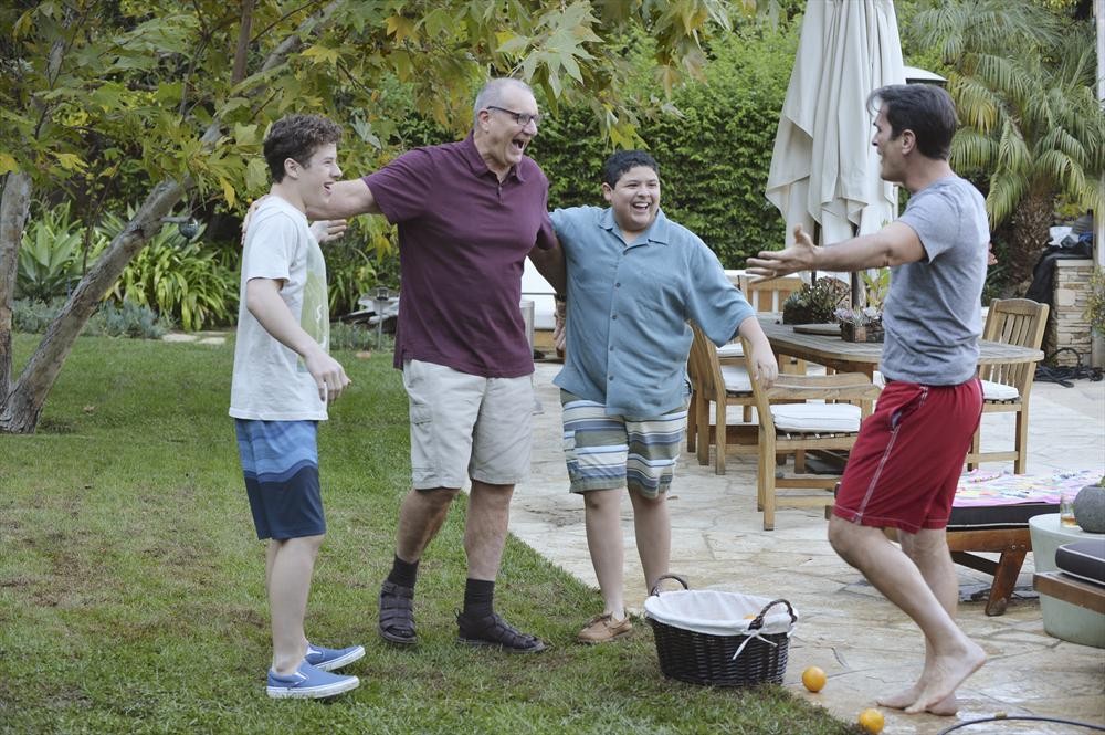 Still of Ty Burrell, Ed O'Neill, Nolan Gould and Rico Rodriguez in Moderni seima (2009)