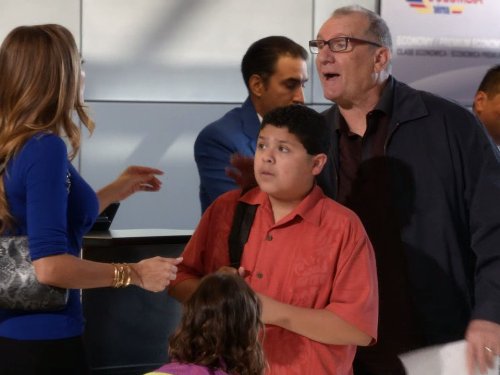 Still of Ed O'Neill and Rico Rodriguez in Moderni seima (2009)