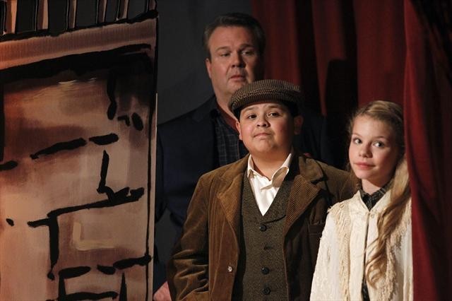 Still of Eric Stonestreet, Rico Rodriguez and Molly Morgen Lamont in Moderni seima (2009)