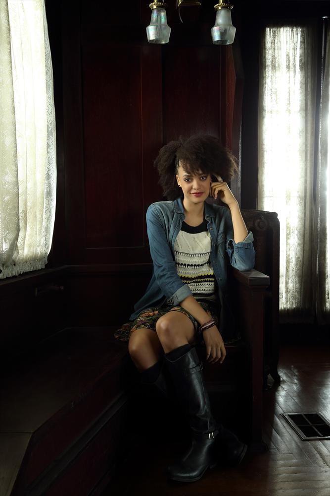 Still of Britne Oldford in Ravenswood (2013)