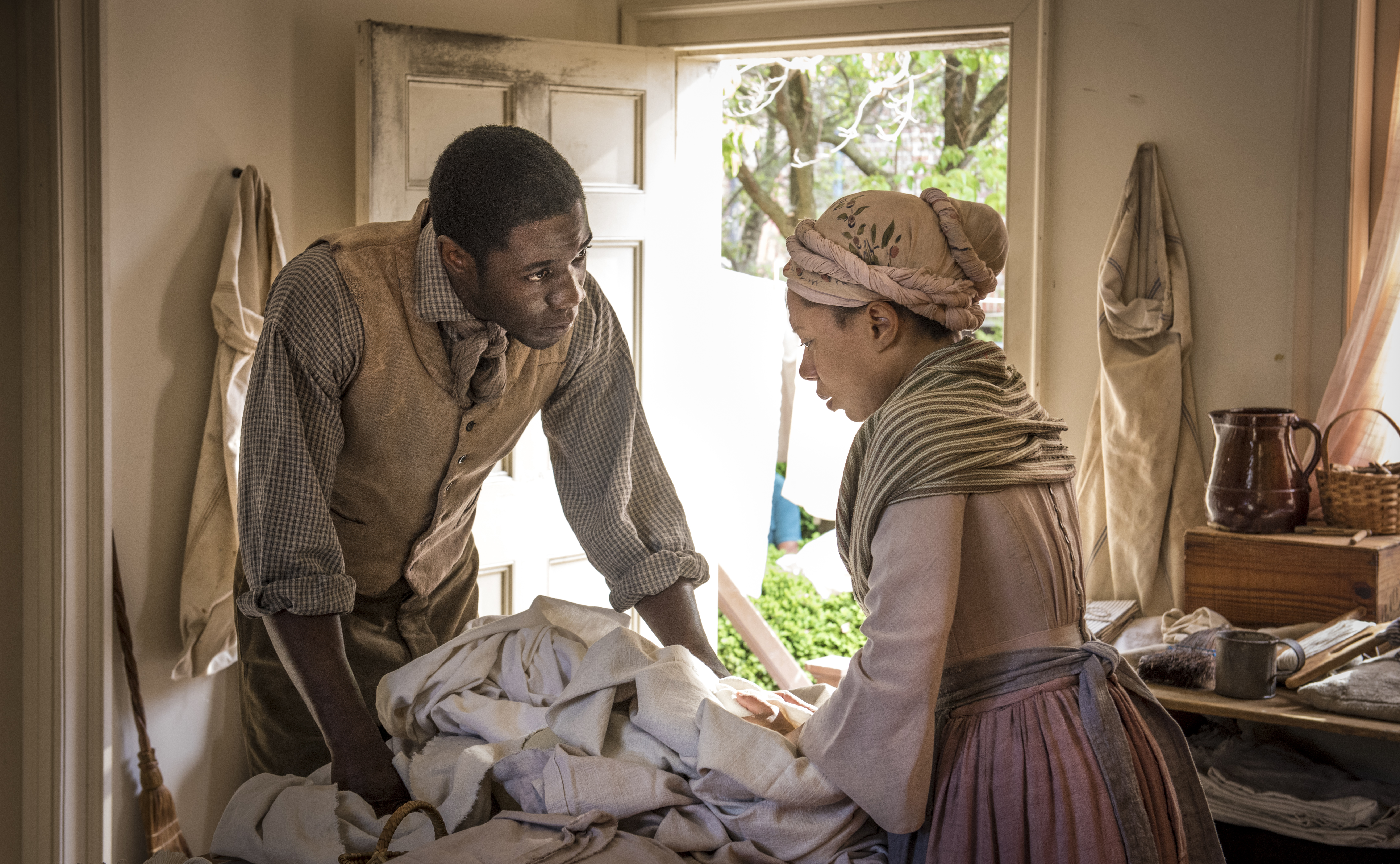 Still of Shalita Grant and McKinley Belcher III in Mercy Street (2016)