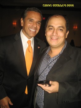 Steven Escobar with Los Angeles Mayor Antonio Villaraigosa.