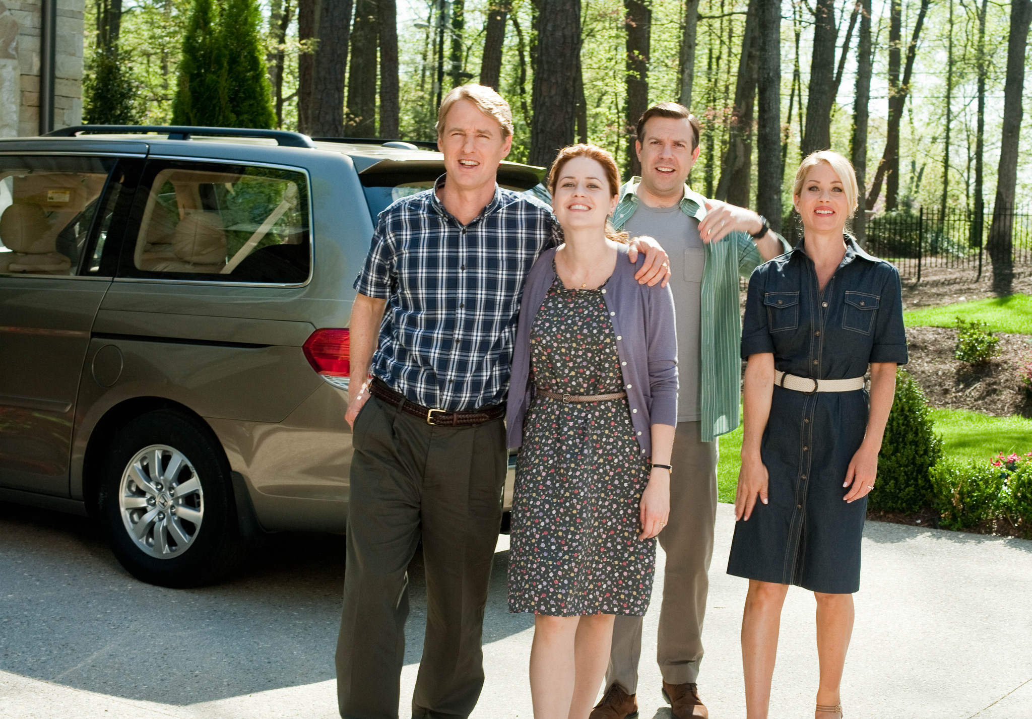 Still of Christina Applegate, Owen Wilson, Jenna Fischer and Jason Sudeikis in Savaite be zmonu (2011)