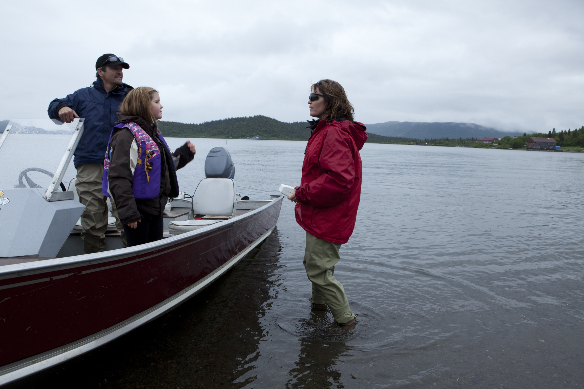 Still of Sarah Palin, Todd Palin and Piper Palin in Sarah Palin's Alaska (2010)