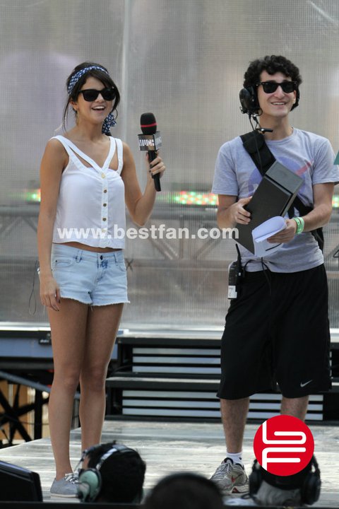Selena Gomez (Left), Julian Smither (Right); Rehearsing at the 2011 MuchMusic Video Awards