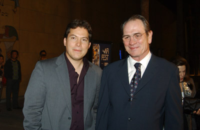 Tommy Lee Jones and Julio Cedillo at event of The Three Burials of Melquiades Estrada (2005)