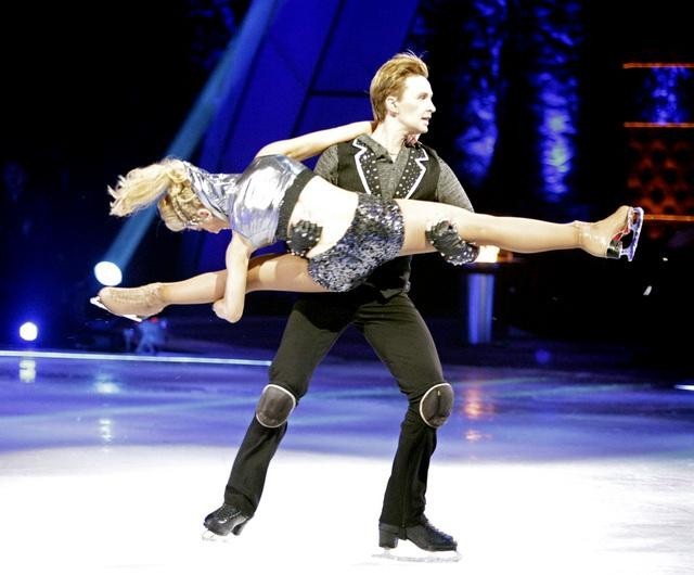 Still of Denis Petukhov and Jennifer Wester in Skating with the Stars (2010)