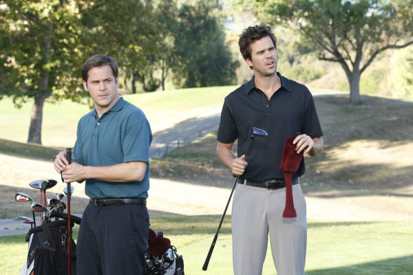 Still of Kyle Bornheimer and Hayes MacArthur in Perfect Couples (2010)