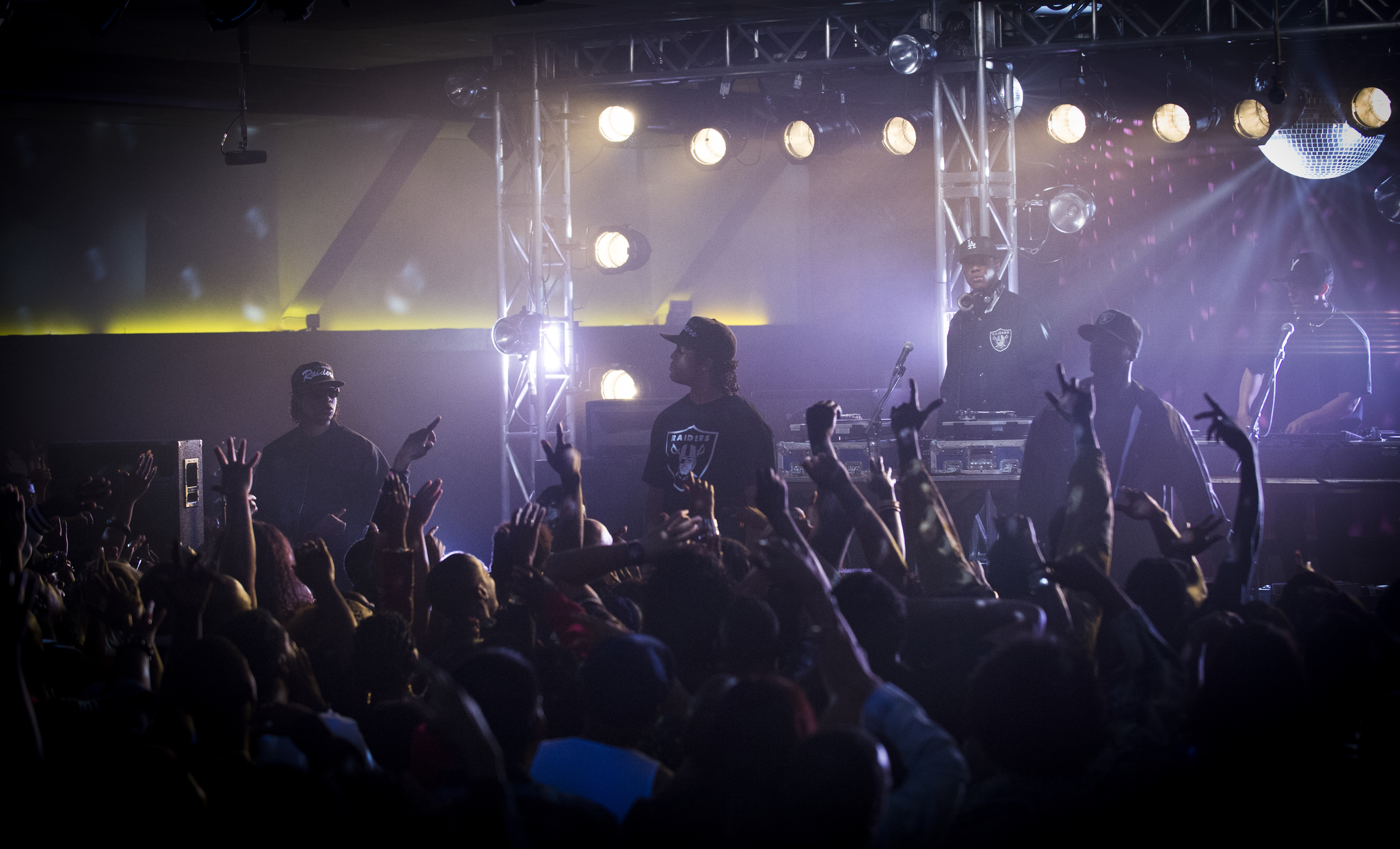 Still of Corey Hawkins, Jason Mitchell and O'Shea Jackson Jr. in Straight Outta Compton (2015)