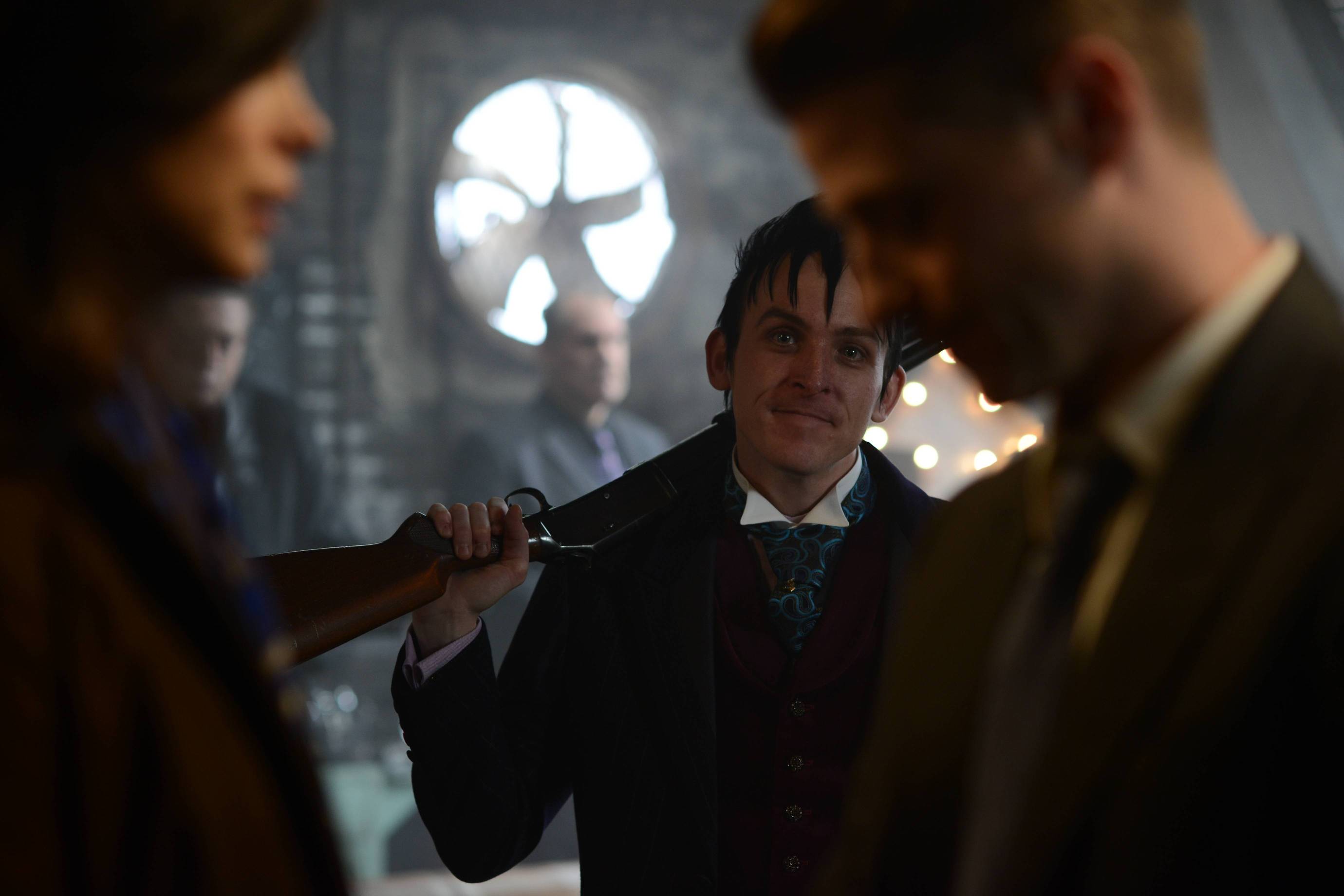 Still of Morena Baccarin, Ben McKenzie and Robin Lord Taylor in Gotham (2014)