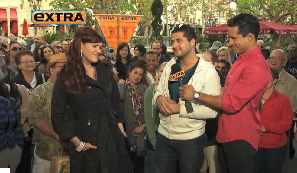 Walid on NBC's EXTRA with Mario Lopez interviewing Sara Rue, February 2011