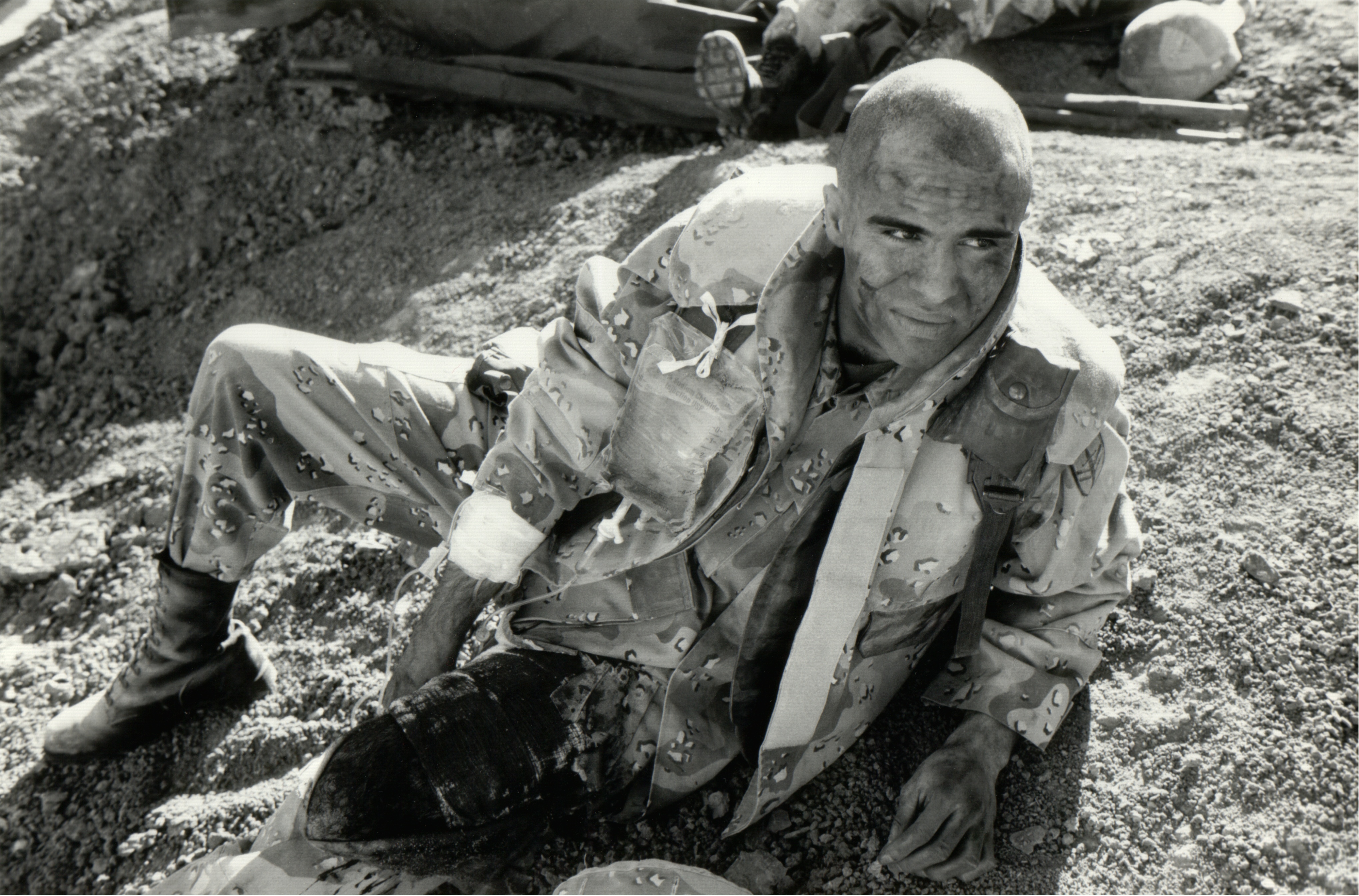 Manny Perez on the set of COURAGE UNDER FIRE, 1995