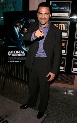 Manny Perez at event of Illegal Tender (2007)