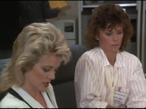 Still of Kate Jackson and Martha Smith in Scarecrow and Mrs. King (1983)