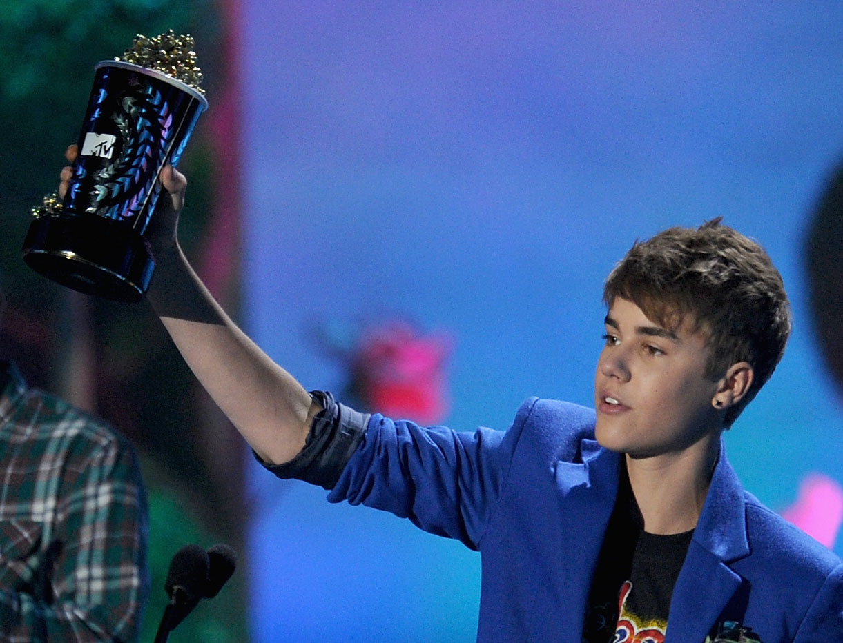 Justin Bieber at event of 2011 MTV Movie Awards (2011)