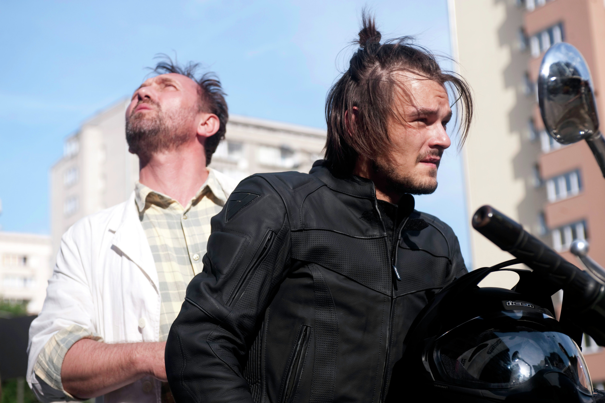 Still of Andrzej Chyra and Dawid Ogrodnik in 11 minut (2015)