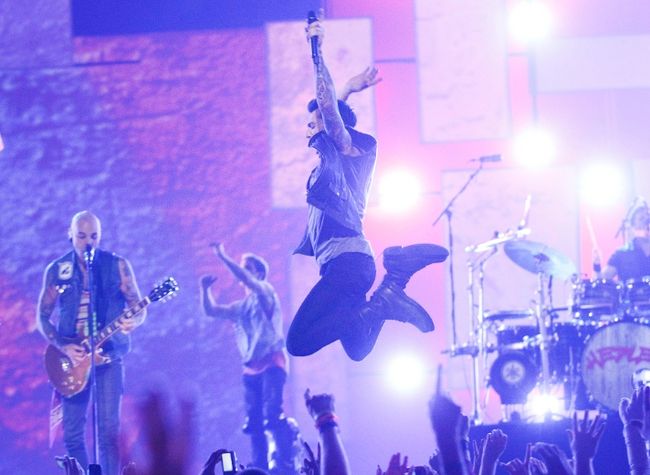 Juno Awards 2012 (Jump stilts with Hedley)