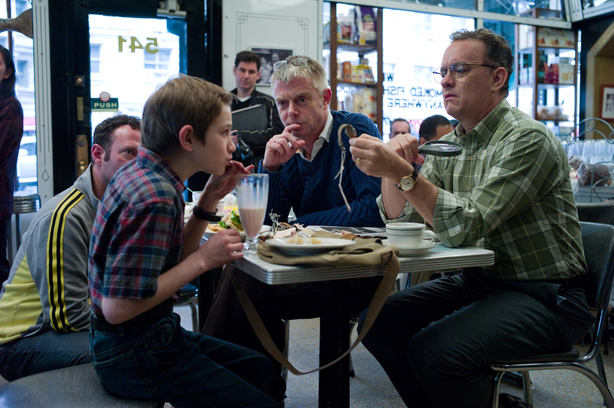 Still of Tom Hanks, Stephen Daldry and Thomas Horn in Nepaprastai garsiai ir neitiketinai arti (2011)